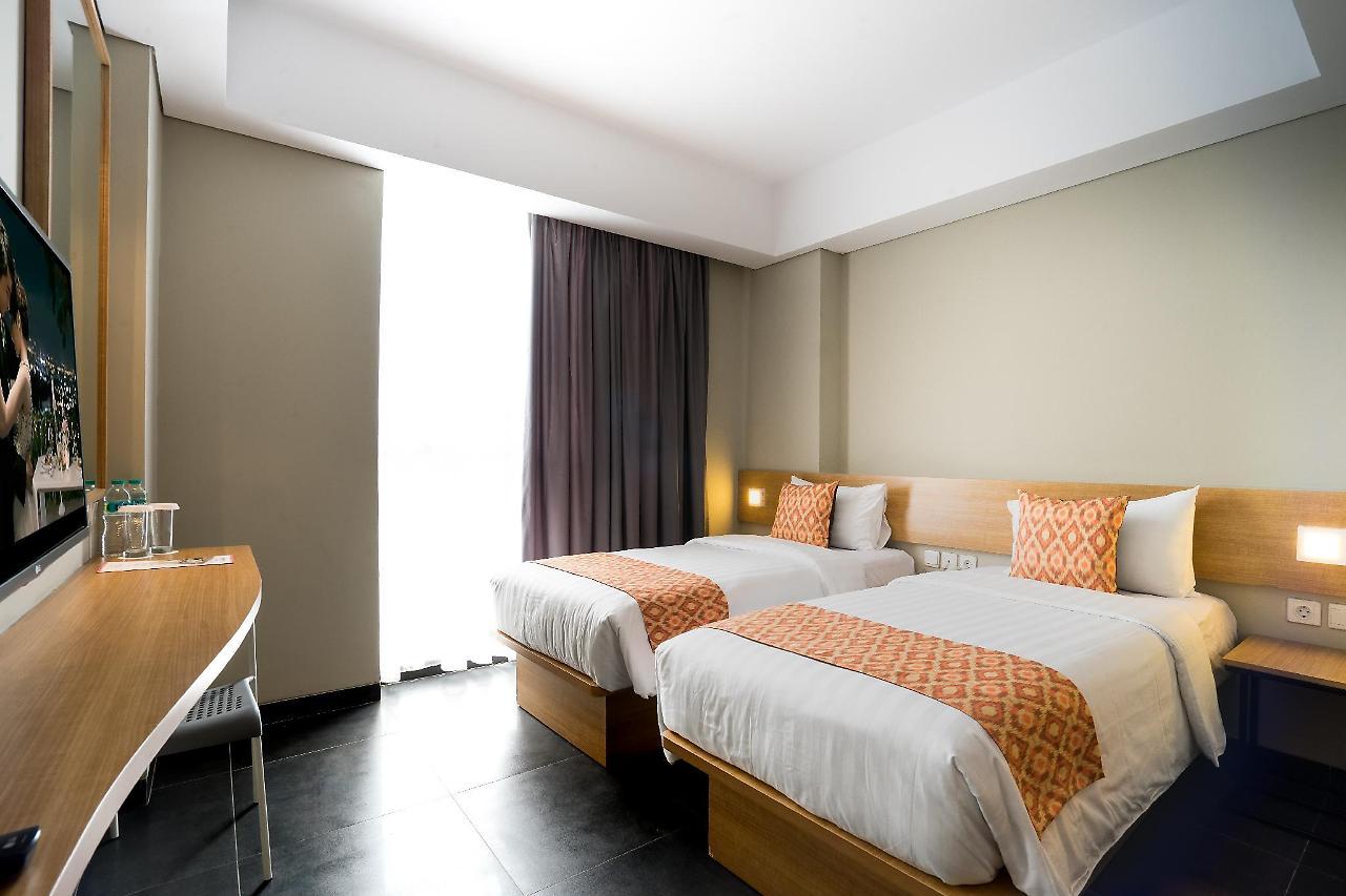Maple Hotel Grogol Yakarta Exterior foto