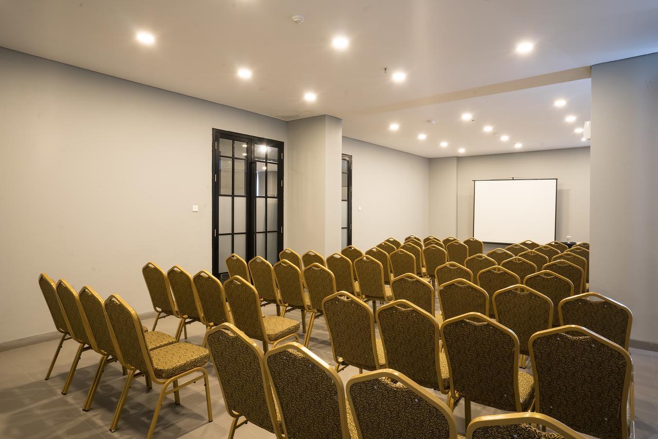 Maple Hotel Grogol Yakarta Exterior foto